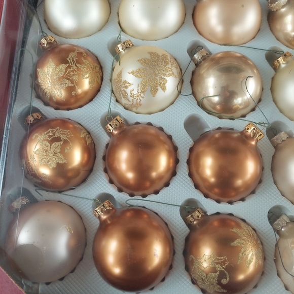 VTG Glass Christmas Ornaments Balls set of 24 Victoria Collection Gold Poinsetti - Picture 2 of 11